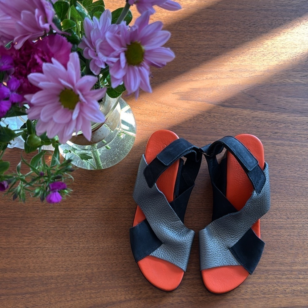 Arche Vayest Leather & Suede Sandals in Black & Silver – Size 37 (US 6) - Picture 3 of 7